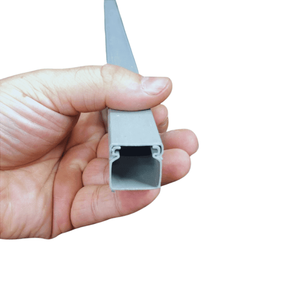 Canaleta Lisa Cinza 22x22mm 2 Metros – Dutoplast